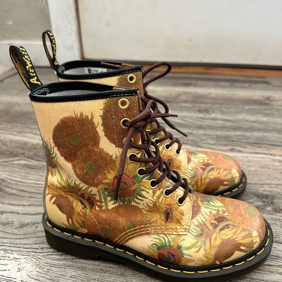 Limited Edition Dr. Doc Martens Van Gogh Sunflower Painting Design Boots Sz 7 Wo - Picture 3 of 9